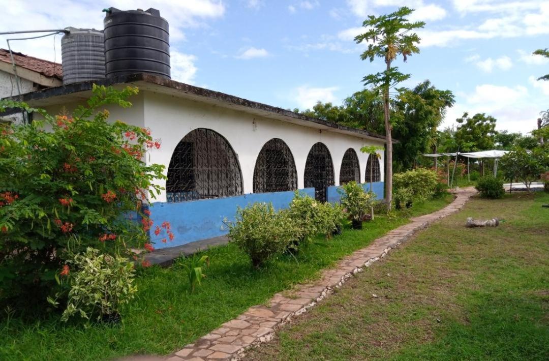 Fred Hunter Villa Tiwi ภายนอก รูปภาพ